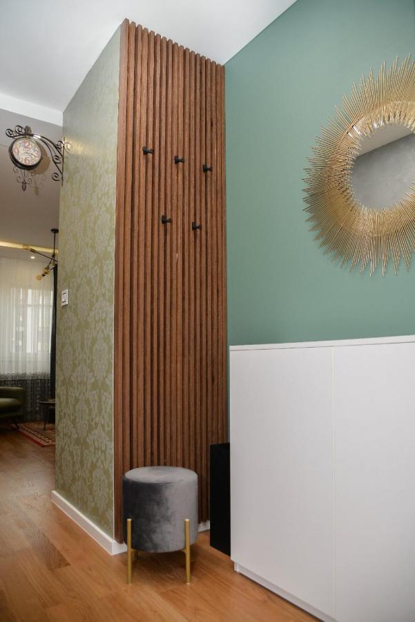 Mirror Apartment With Private Parking Novi Sad Extérieur photo