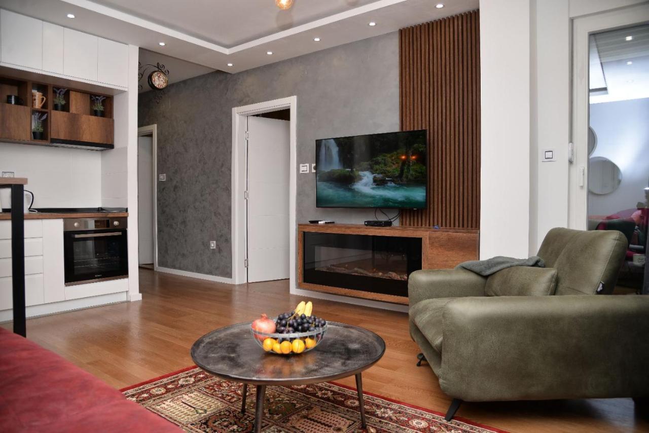 Mirror Apartment With Private Parking Novi Sad Extérieur photo
