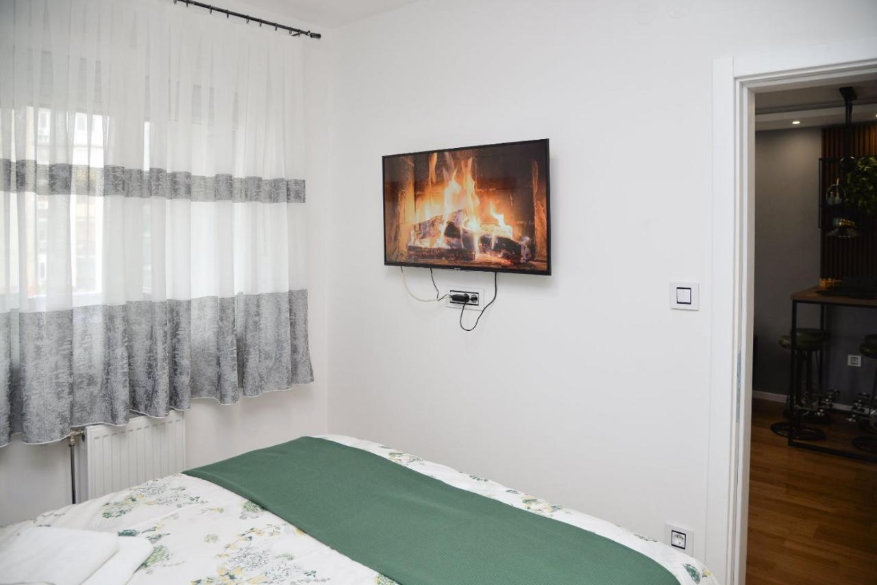 Mirror Apartment With Private Parking Novi Sad Extérieur photo
