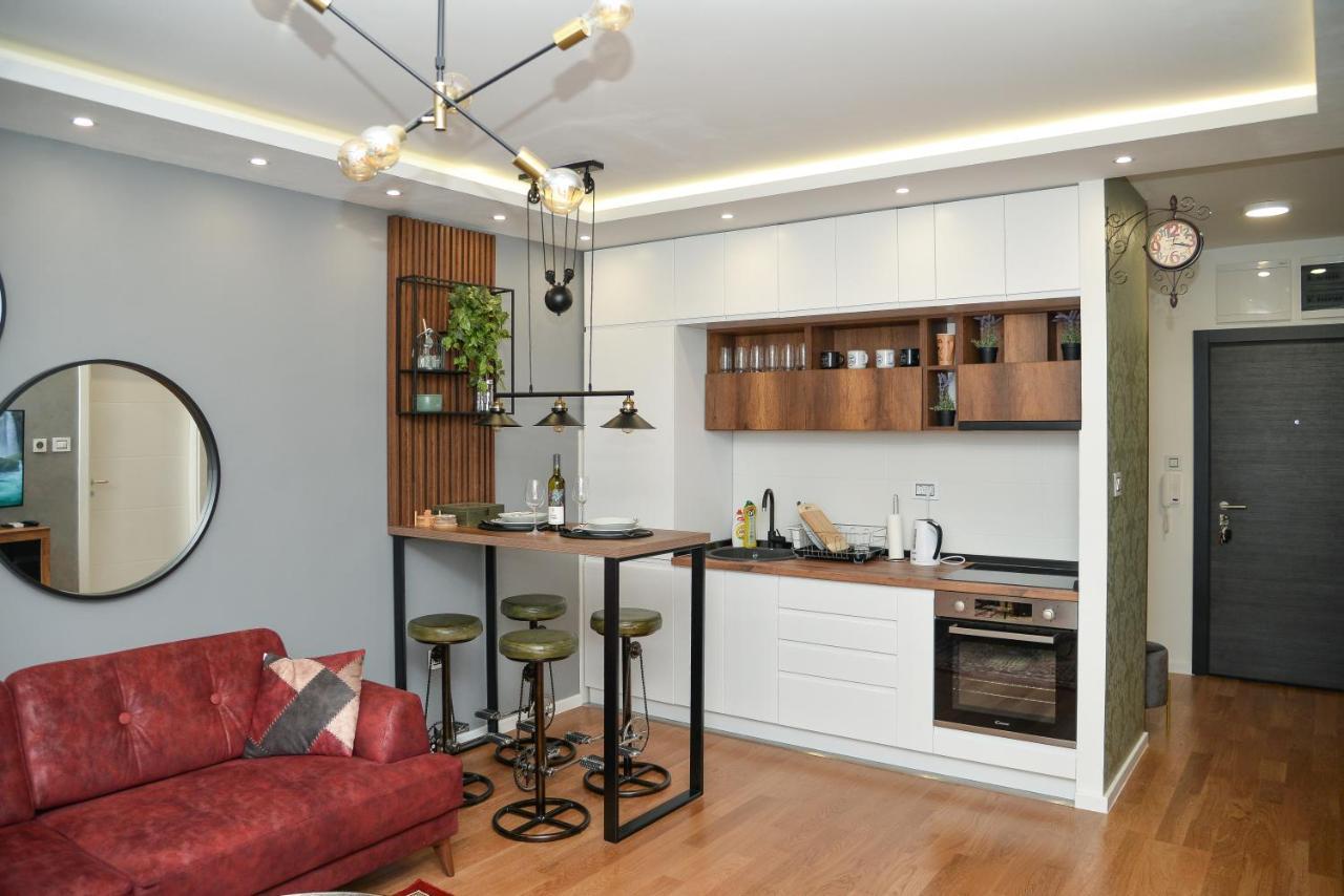 Mirror Apartment With Private Parking Novi Sad Extérieur photo