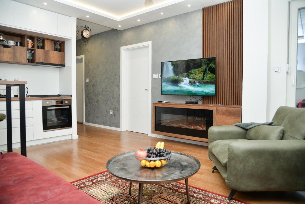 Mirror Apartment With Private Parking Novi Sad Extérieur photo